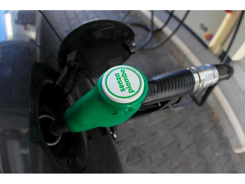 Prezzi della benzina ancora in rialzo da Esso a Tamoil a Ip